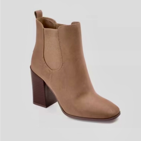 Journee Collection Women Maxxie TruComfort Foam Pull On Stacked Heel Booties 10 - Picture 1 of 7